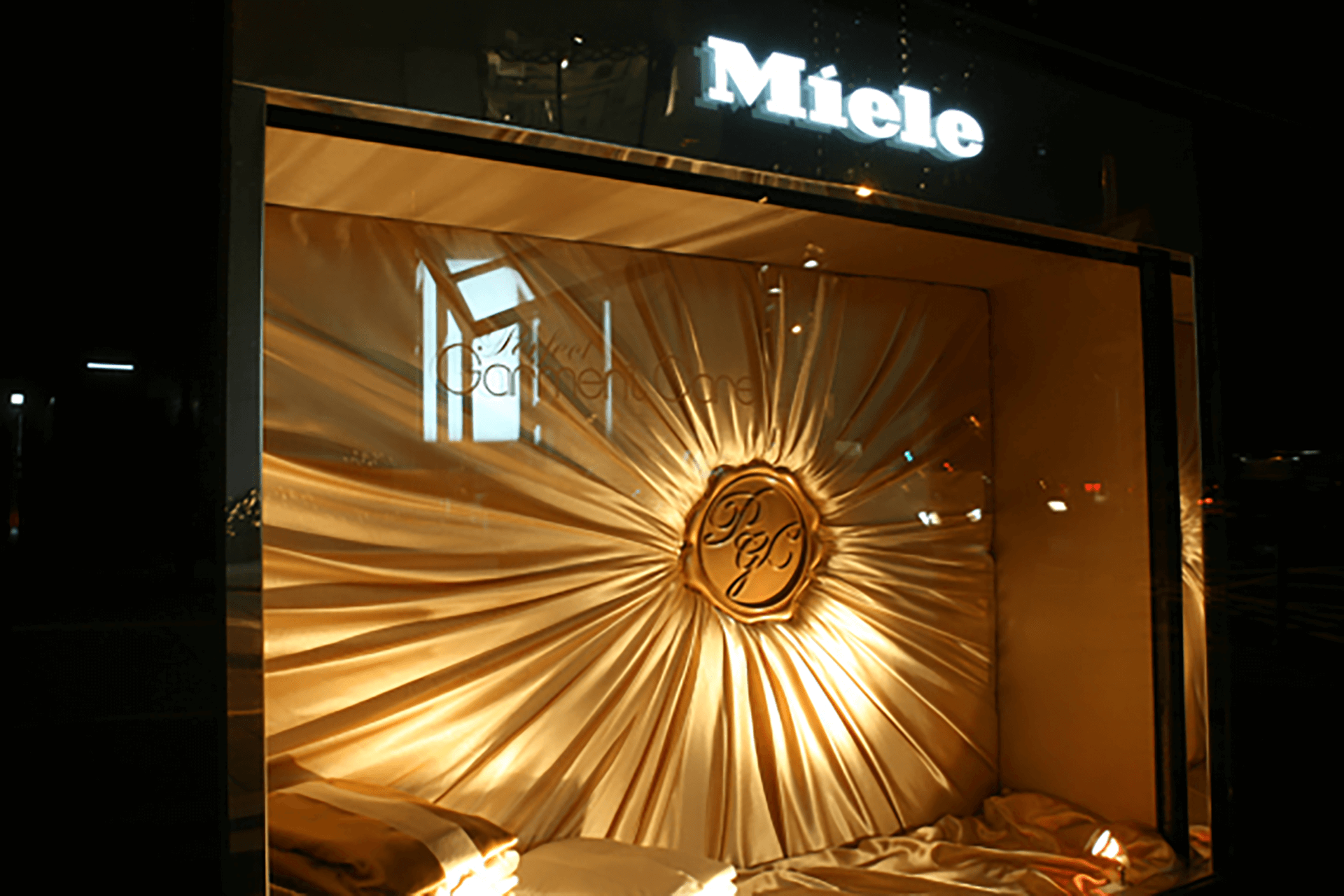 Brand Building for MIELE - Seasonal Display